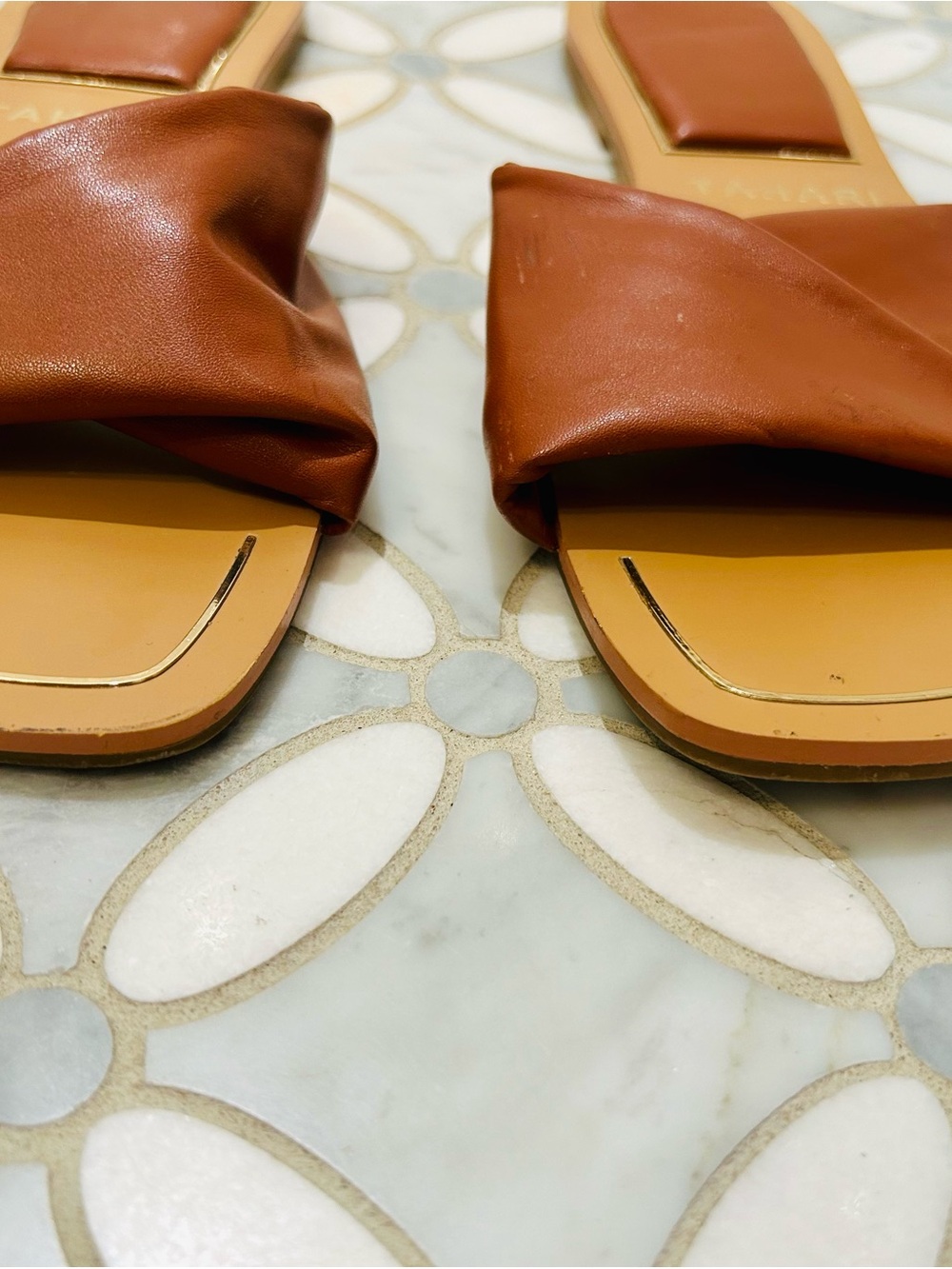 Sold Tahari Sabana Cognac Brown Faux Leather Criss Cross Slide Sandals Padded - Picture 3 of 6